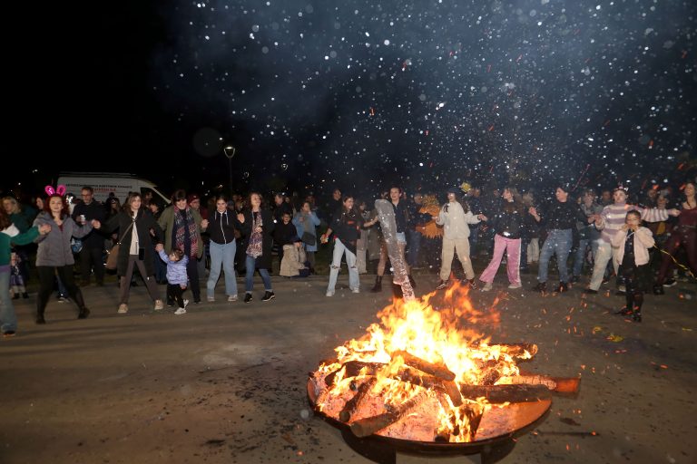ΛΑΡΙΣΑ - Λάρισα: Μπουλούκια γλέντι και φωτιές το Σάββατο ΛΑΡΙΣΑ - Λάρισα: Μπουλούκια γλέντι και φωτιές το Σάββατο