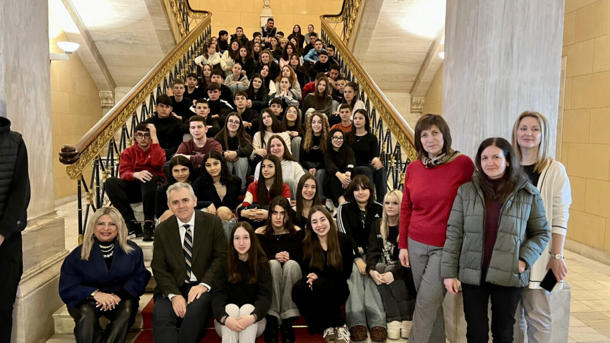 ΚΑΡΔΙΤΣΑ - Μ. Χαρακόπουλος: «Με την Καρδίτσα με συνδέουν ιδιαίτεροι δεσμοί» – Καλωσόρισε μαθητές στη Βουλή (φωτ.) ΚΑΡΔΙΤΣΑ - Μ. Χαρακόπουλος: «Με την Καρδίτσα με συνδέουν ιδιαίτεροι δεσμοί» – Καλωσόρισε μαθητές στη Βουλή (φωτ.)