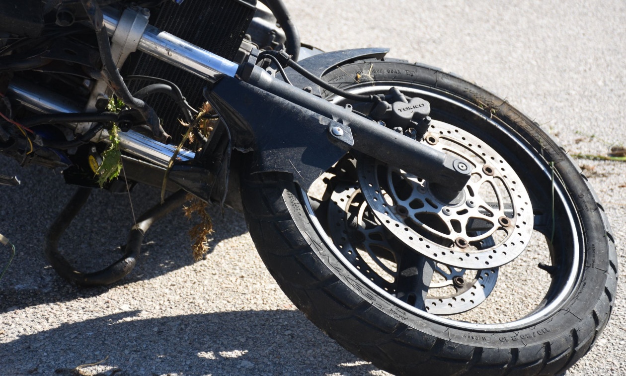 ΒΟΛΟΣ - Βόλος: Έκανε όπισθεν για να ξεπαρκάρει και τραυμάτισε σοβαρά οδηγό μοτοσικλέτας ΒΟΛΟΣ - Βόλος: Έκανε όπισθεν για να ξεπαρκάρει και τραυμάτισε σοβαρά οδηγό μοτοσικλέτας