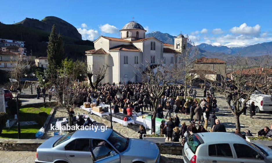 Τέμπη: Βαθιά συγκίνηση στο μνημόσυνο γαι τη Χρύσα, την Αναστασία και τη Θώμη Πλακιά στο Καστράκι