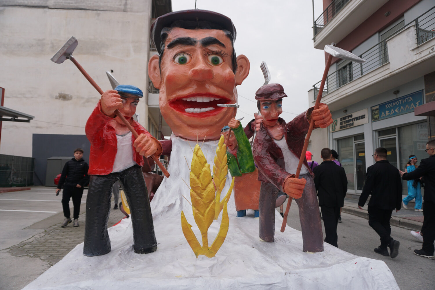 ΛΑΡΙΣΑ - Τυρναβίτικο καρναβάλι και Μπουρανί -Δείτε το απόγευμα στις 6.00 ζωντανά την καρναβαλική παρέλαση στη «Θεσσαλία TV» ΛΑΡΙΣΑ - Τυρναβίτικο καρναβάλι και Μπουρανί -Δείτε το απόγευμα στις 6.00 ζωντανά την καρναβαλική παρέλαση στη «Θεσσαλία TV»