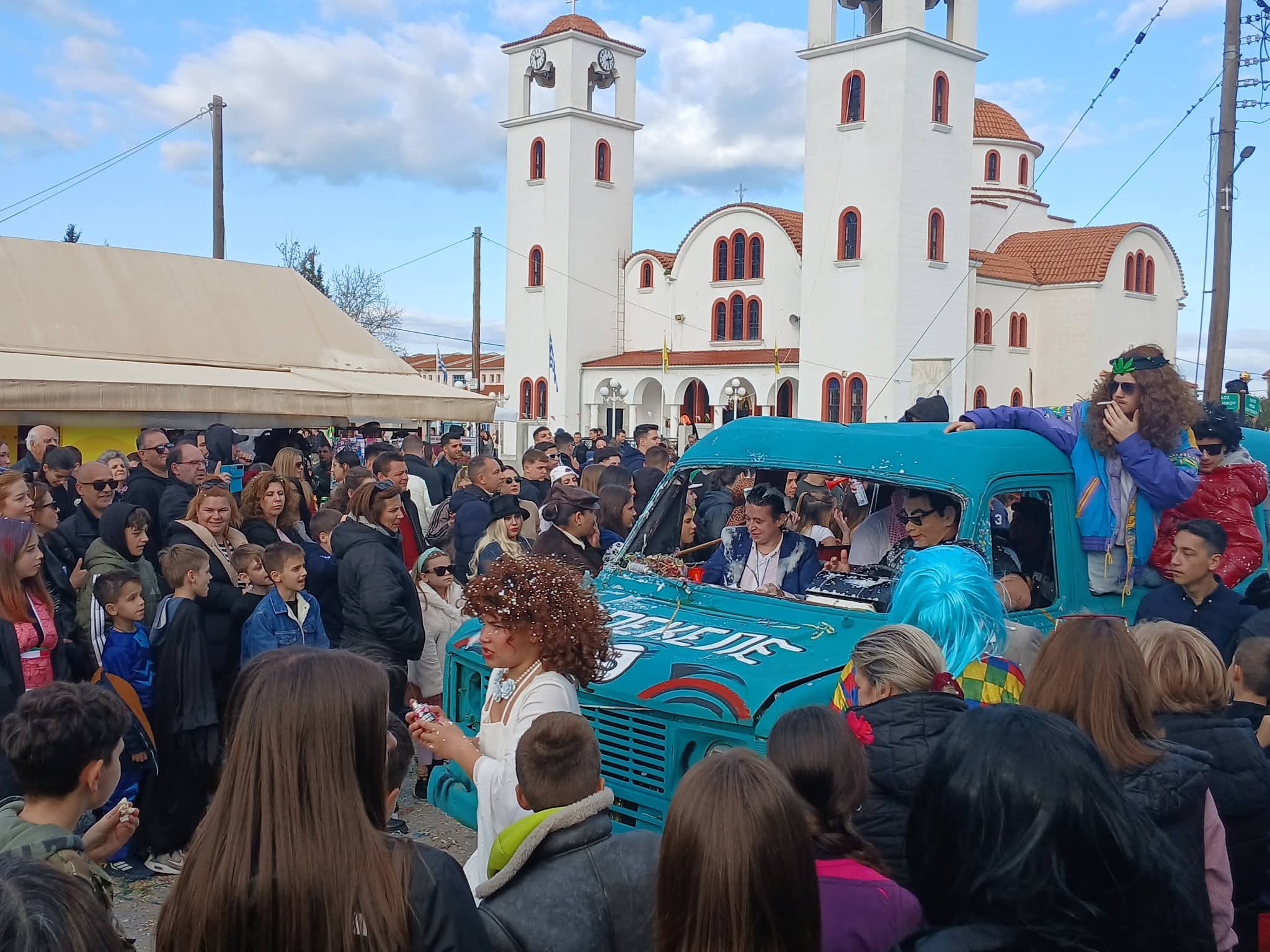ΒΟΛΟΣ - Λαοθάλασσα στο ιστορικό καρναβάλι της Ευξεινούπολης – Με κέφι και συμβολισμούς η παρέλαση με τη συμμετοχή πλήθος κόσμου (εικό ΒΟΛΟΣ - Λαοθάλασσα στο ιστορικό καρναβάλι της Ευξεινούπολης – Με κέφι και συμβολισμούς η παρέλαση με τη συμμετοχή πλήθος κόσμου (εικό