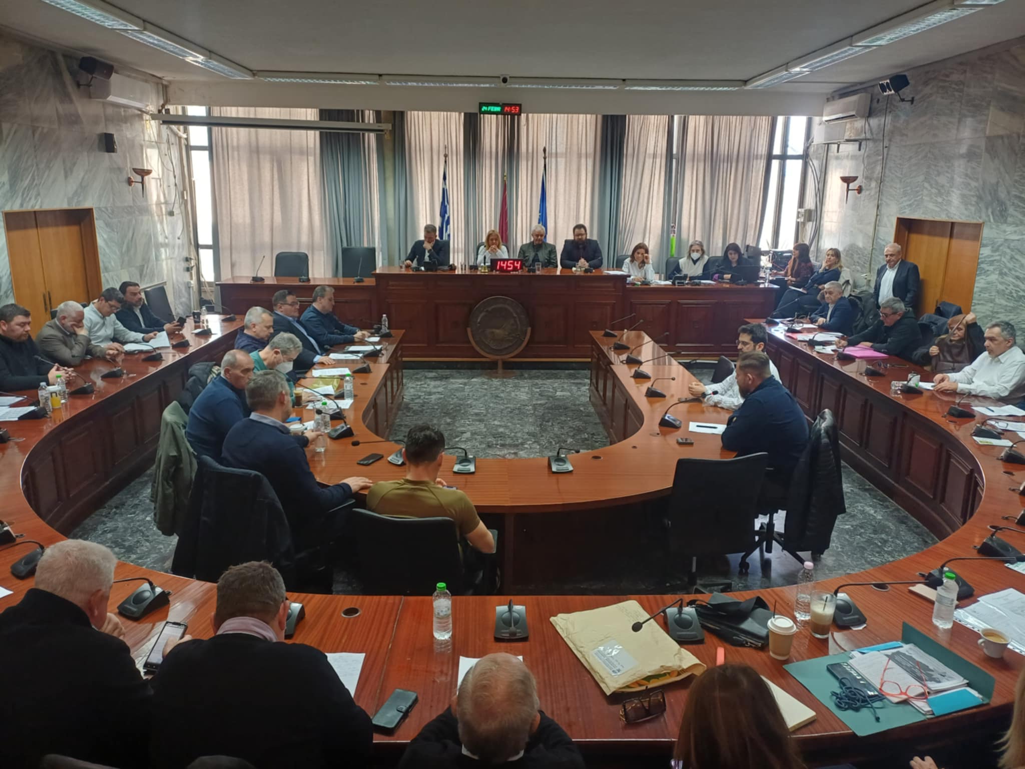 Οι κάμερες στα σχολεία όξυναν την αντιπαράθεση στο δημοτικό συμβούλιο Λάρισας (ΦΩΤΟ+video)