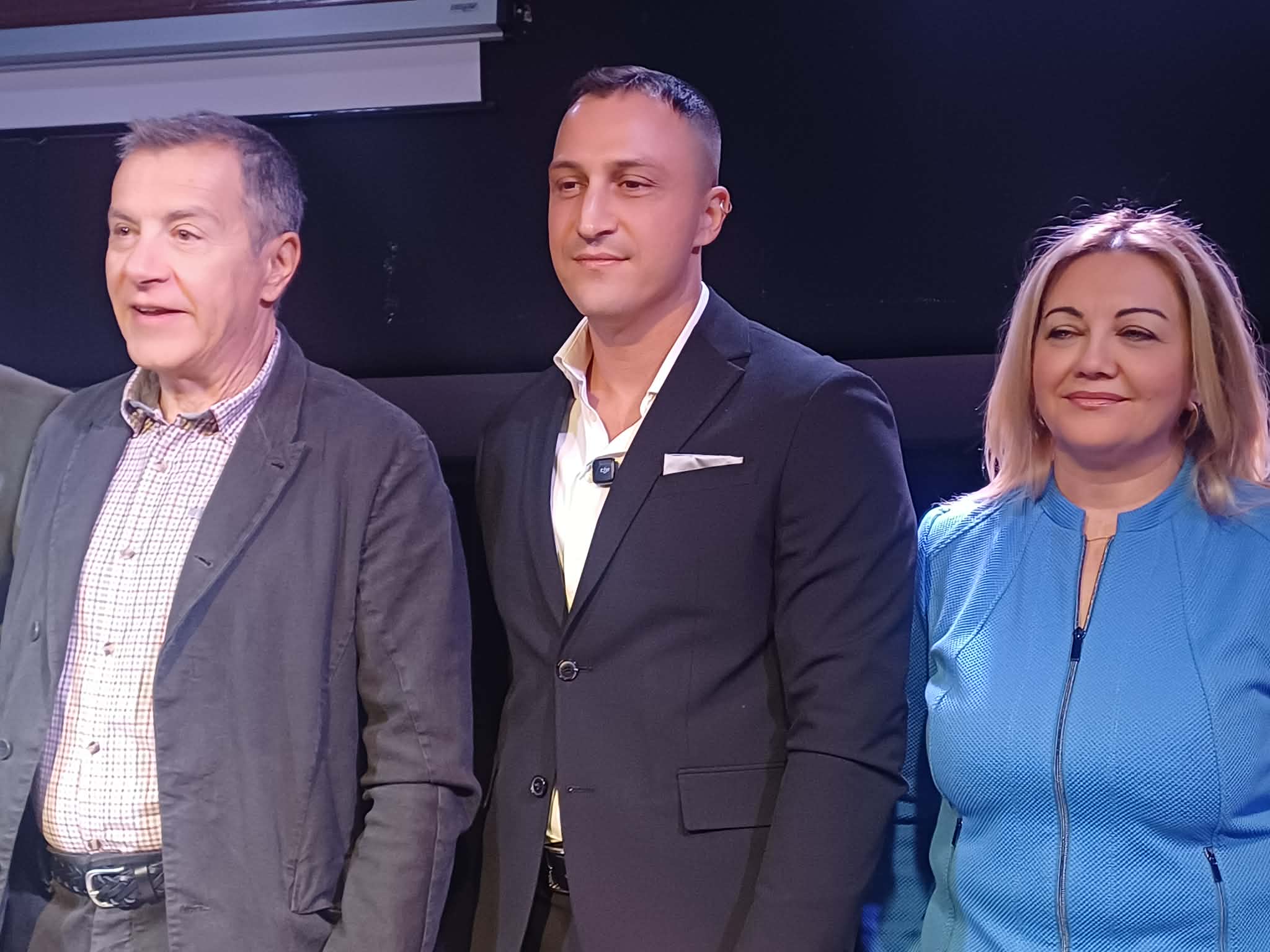 Παρουσιάστηκε στη Λάρισα το βιβλίο των Σταύρου Θεοδωράκη, Άρη Βουρβούλια «14 σκιές και αλήθειες της Ελλάδας» (ΦΩΤΟ)