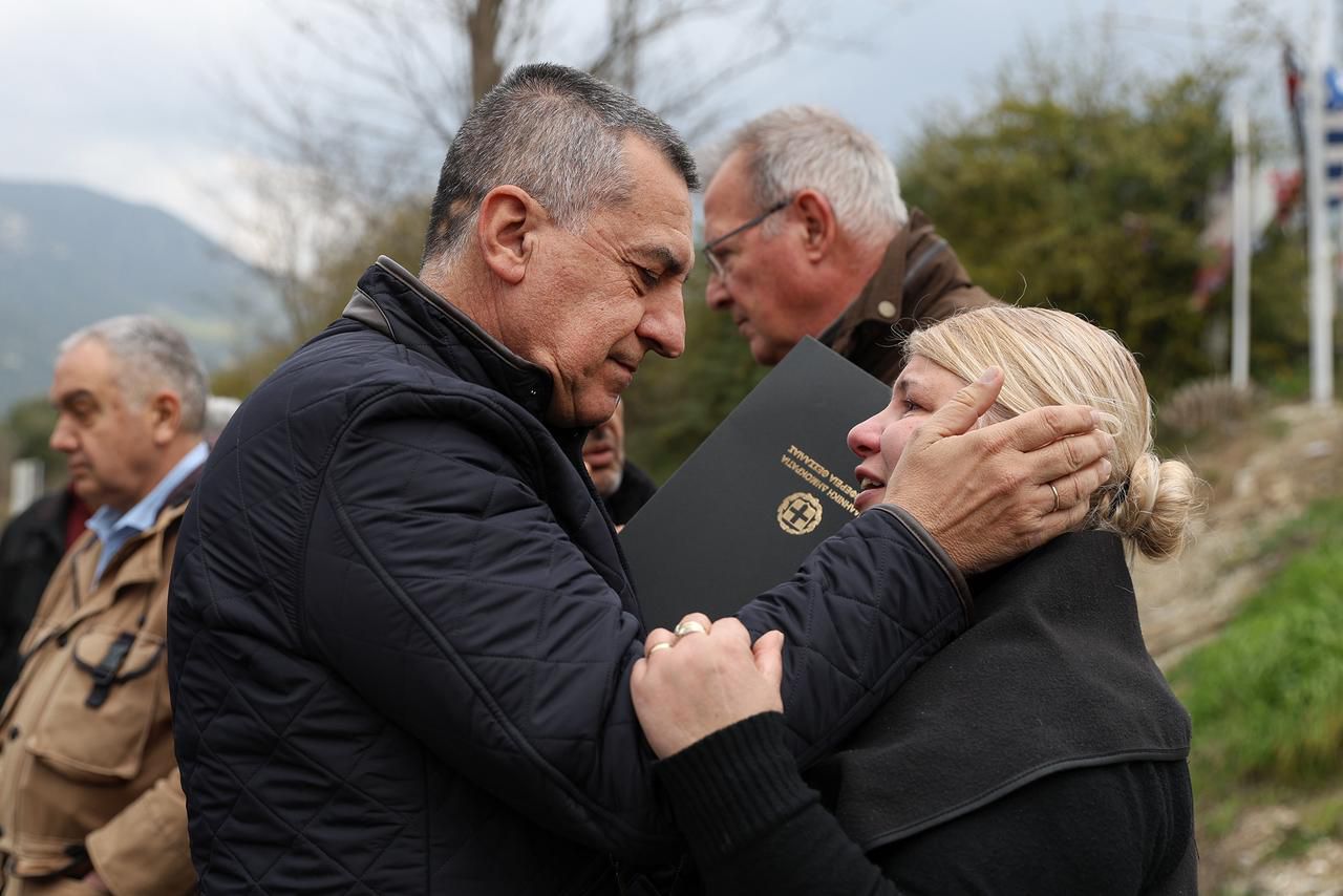 Η συγκινητική ανάρτηση του Δημήτρη Κουρέτα μετά το τρισάγιο στα Τέμπη... Η συγκινητική ανάρτηση του Δημήτρη Κουρέτα μετά το τρισάγιο στα Τέμπη...