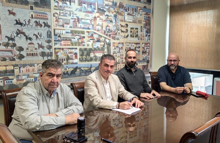 ΛΑΡΙΣΑ - Στον Δήμο Λαρισαίων επιστρέφουν 12 γήπεδα τένις — Υπεγράφη το πρωτόκολλο παράδοσης-παραλαβής ΛΑΡΙΣΑ - Στον Δήμο Λαρισαίων επιστρέφουν 12 γήπεδα τένις — Υπεγράφη το πρωτόκολλο παράδοσης-παραλαβής