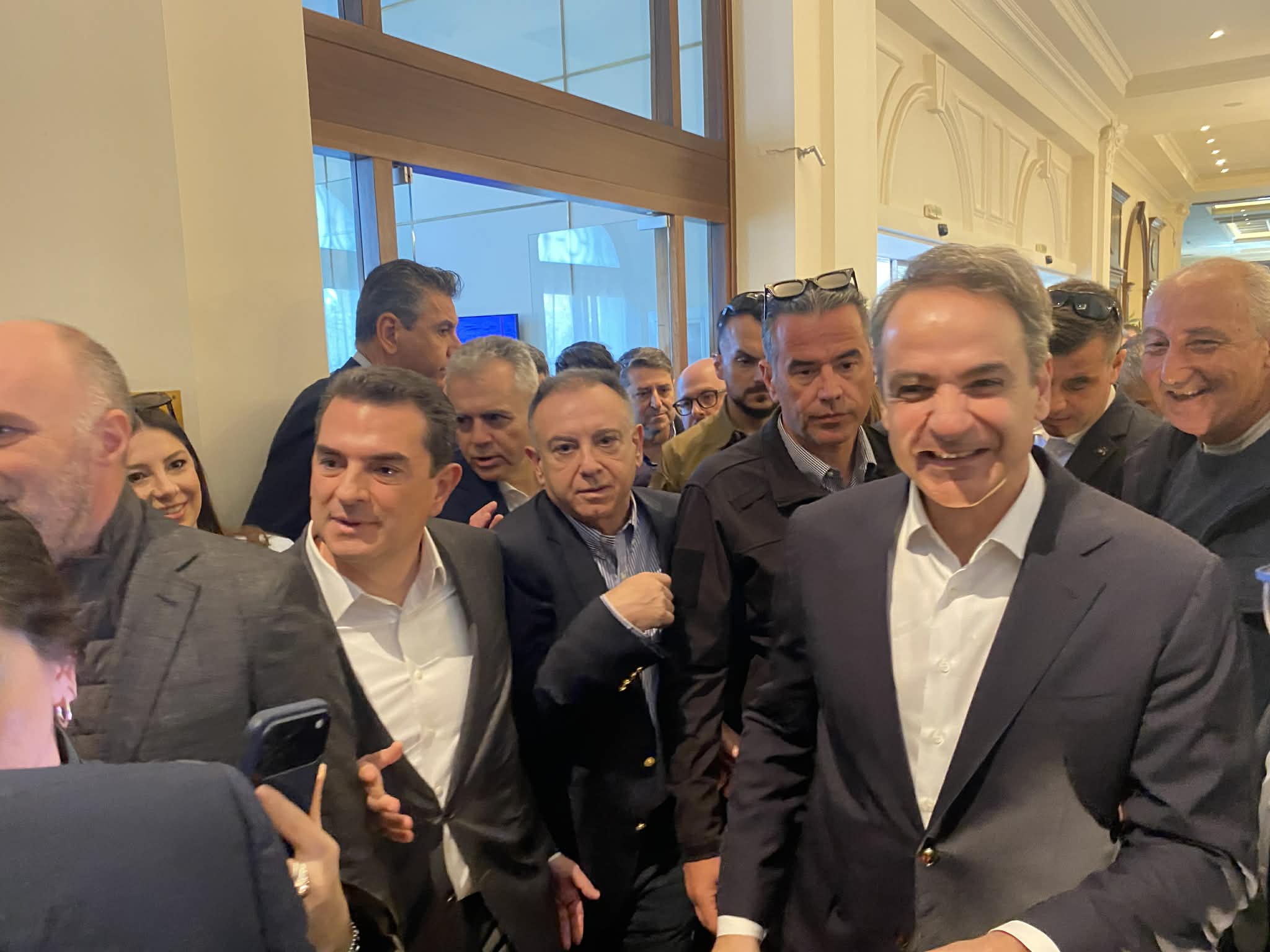 ΛΑΡΙΣΑ - Μητσοτάκης από Λάρισα: Εμπιστευόμαστε τις Ένοπλες Δυνάμεις στους ταραγμένους καιρούς που ζούμε -δείτε live ΛΑΡΙΣΑ - Μητσοτάκης από Λάρισα: Εμπιστευόμαστε τις Ένοπλες Δυνάμεις στους ταραγμένους καιρούς που ζούμε -δείτε live