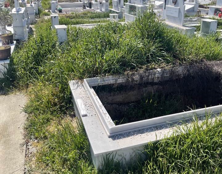 Απαράδεκτη η εικόνα στο Νέο Κοιμητήριο Λάρισας- τα χόρτα έζωσαν τους τάφους (ΦΩΤΟ) Απαράδεκτη η εικόνα στο Νέο Κοιμητήριο Λάρισας- τα χόρτα έζωσαν τους τάφους (ΦΩΤΟ)