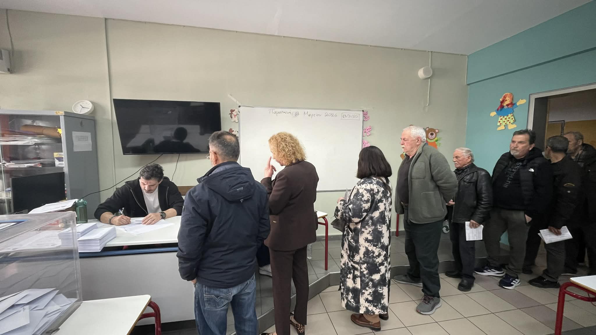 Σήμερα το ΠΑΣΟΚ ψηφίζει: εσωκομματικές κάλπες για τους 4.000 συνέδρους-αθρόα προσέλευση στη Λάρισα (ΦΩΤΟ +video)