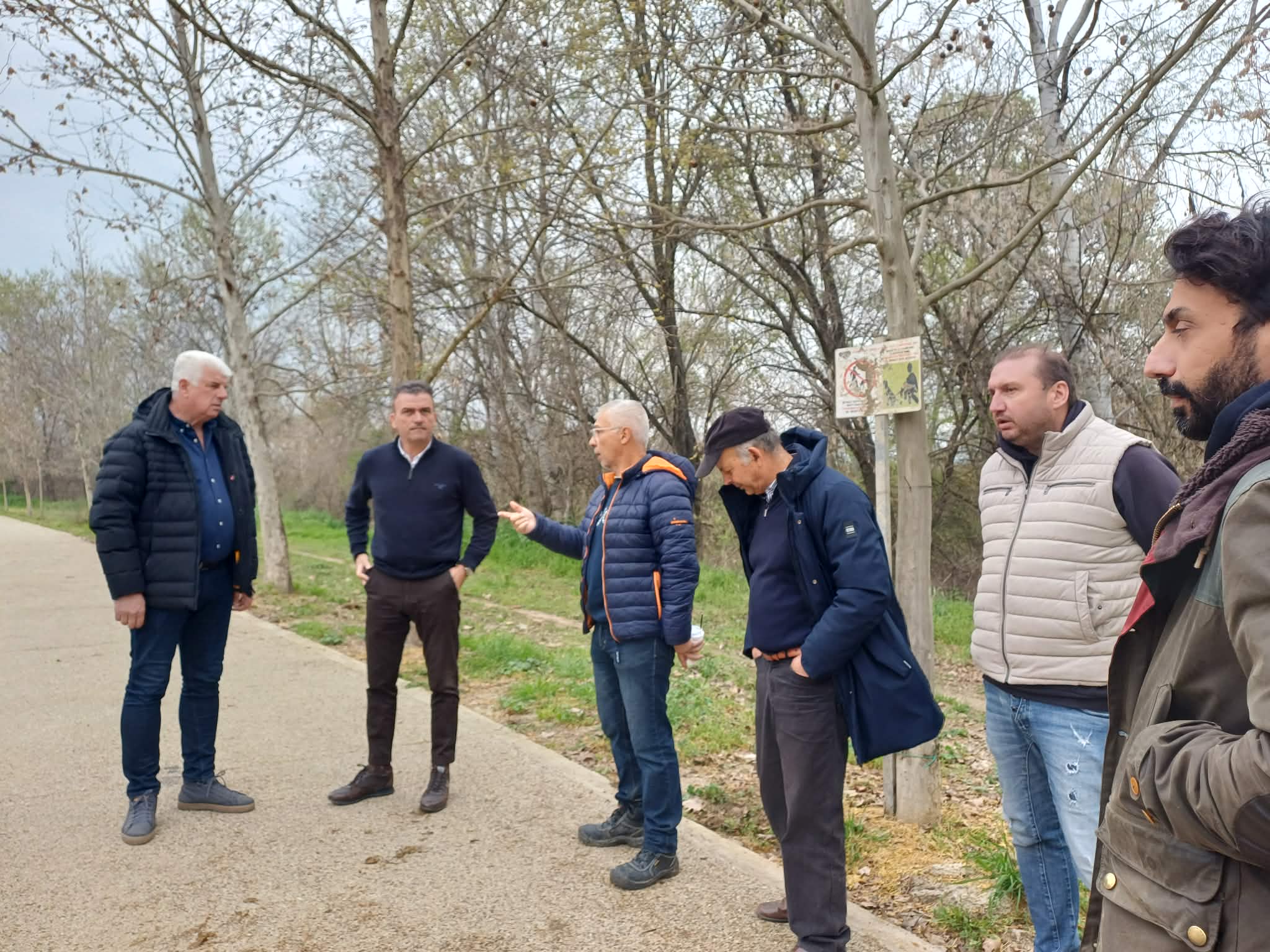 ΛΑΡΙΣΑ - Ο Δήμος Λαρισαίων φυτεύει 700 δέντρα στην κοίτη του Πηνειού (ΦΩΤΟ) ΛΑΡΙΣΑ - Ο Δήμος Λαρισαίων φυτεύει 700 δέντρα στην κοίτη του Πηνειού (ΦΩΤΟ)