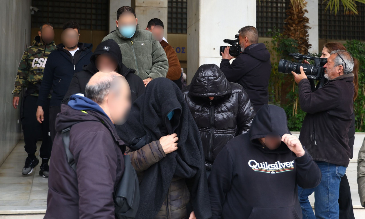 ΕΛΛΑΔΑ - Ξεπερνά τα 31 εκατ. ευρώ η ζημιά του Δημοσίου από τις απάτες των 22 συλληφθέντων εις βάρος του ΕΦΚΑ ΕΛΛΑΔΑ - Ξεπερνά τα 31 εκατ. ευρώ η ζημιά του Δημοσίου από τις απάτες των 22 συλληφθέντων εις βάρος του ΕΦΚΑ