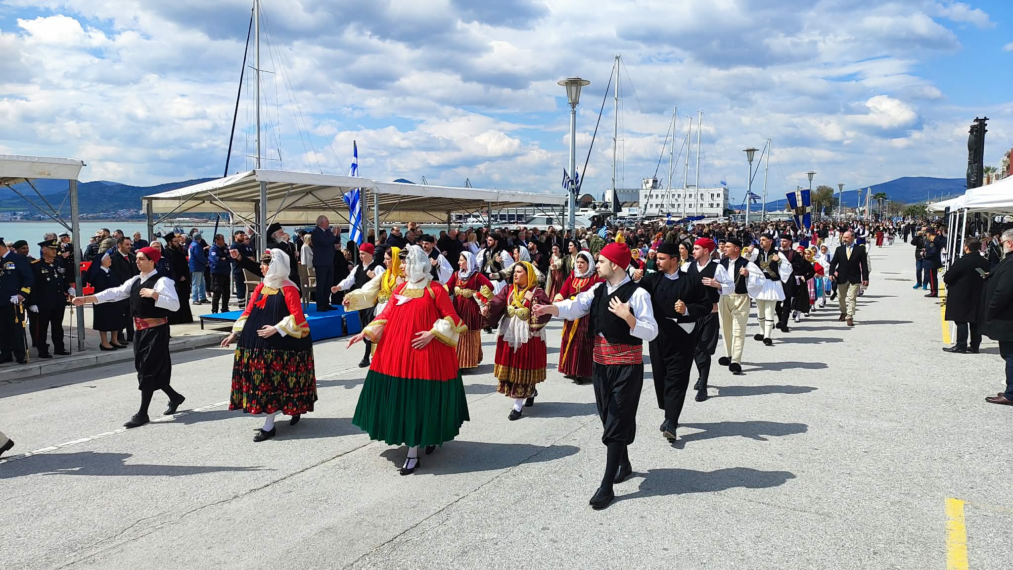 ΒΟΛΟΣ - Εικόνες από την παρέλαση στην παραλία του Βόλου για την επέτειο της 25ης Μαρτίου (ΦΩΤΟ) ΒΟΛΟΣ - Εικόνες από την παρέλαση στην παραλία του Βόλου για την επέτειο της 25ης Μαρτίου (ΦΩΤΟ)