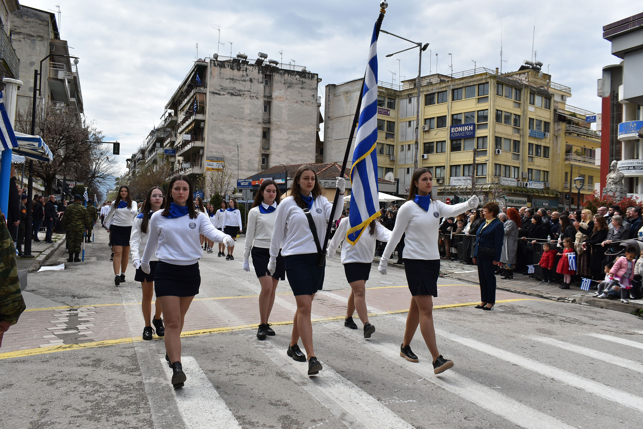 ΚΑΡΔΙΤΣΑ - Μεγαλειώδης παρέλαση στην Καρδίτσα (ΦΩΤΟ - ΒΙΝΤΕΟ) ΚΑΡΔΙΤΣΑ - Μεγαλειώδης παρέλαση στην Καρδίτσα (ΦΩΤΟ - ΒΙΝΤΕΟ)