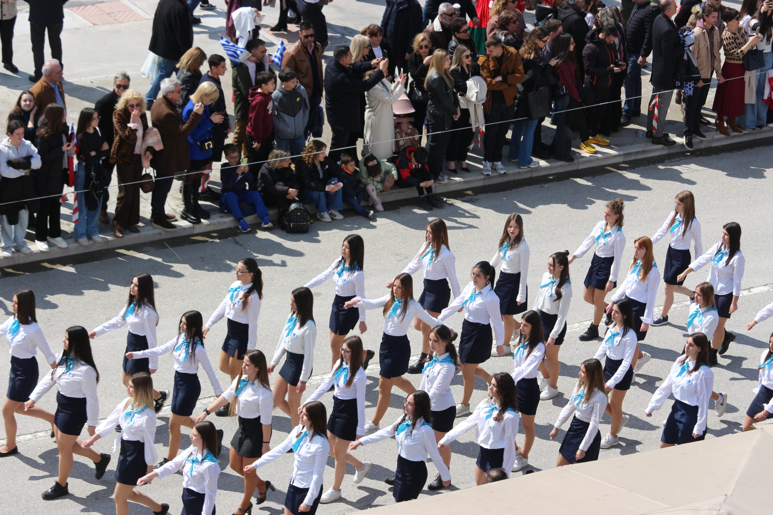 ΒΟΛΟΣ - Προκαταρκτική για σύνθημα υπέρ της Χρυσής Αυγής μετά την παρέλαση στον Βόλο – Μία ανάρτηση στο FB «έμπλεξε» μαθητές ΒΟΛΟΣ - Προκαταρκτική για σύνθημα υπέρ της Χρυσής Αυγής μετά την παρέλαση στον Βόλο – Μία ανάρτηση στο FB «έμπλεξε» μαθητές
