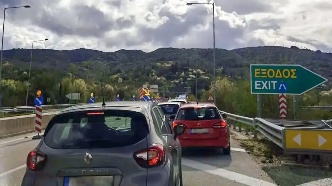 ΕΛΛΑΔΑ - Έσπευσε να βοηθήσει σε θανατηφόρο τροχαίο και παρασύρθηκε κι αυτός: Τραγικό διπλό δυστύχημα στην Εγνατία με δύο νεκρούς ΕΛΛΑΔΑ - Έσπευσε να βοηθήσει σε θανατηφόρο τροχαίο και παρασύρθηκε κι αυτός: Τραγικό διπλό δυστύχημα στην Εγνατία με δύο νεκρούς