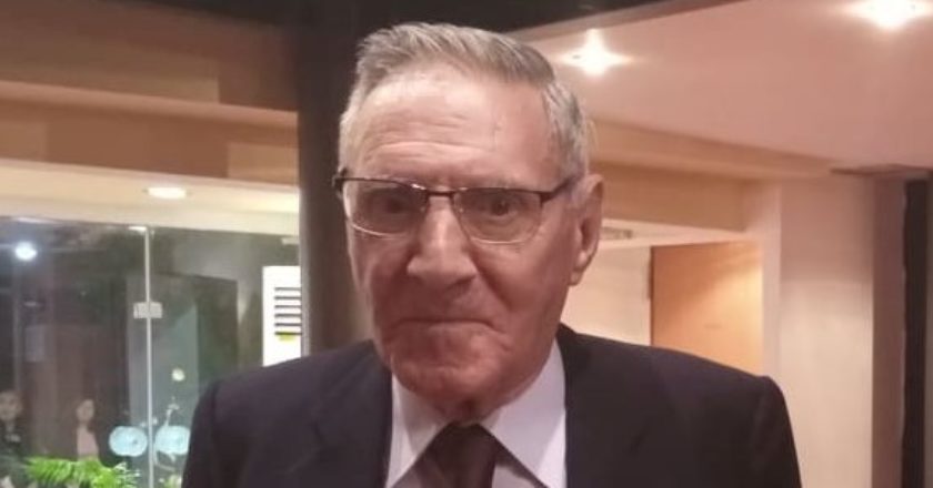 ΒΟΛΟΣ - «Εφυγε» ένας μεγάλος διανοούμενος του Βόλου – Απεβίωσε ο Δημήτρης Σιάτρας ΒΟΛΟΣ - «Εφυγε» ένας μεγάλος διανοούμενος του Βόλου – Απεβίωσε ο Δημήτρης Σιάτρας