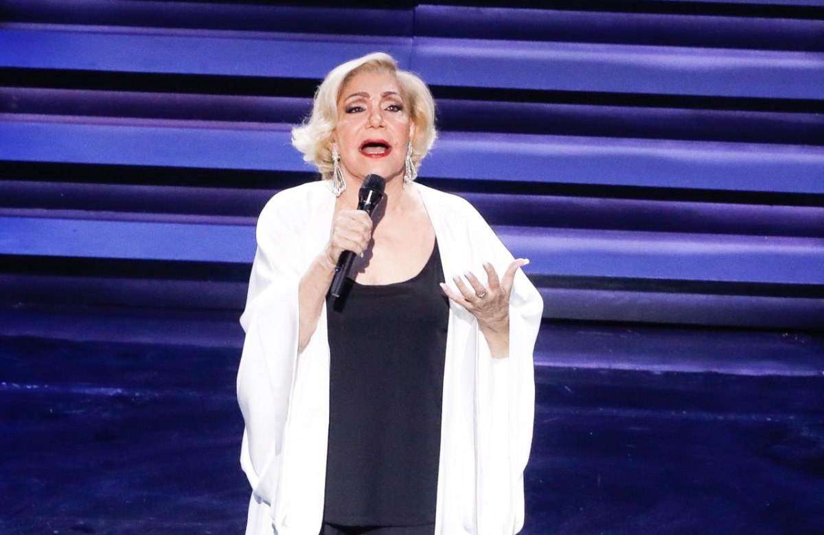 Πέθανε η Μαρινέλλα-πανελλήνια συγκίνηση για τη μεγάλη τραγουδίστρια