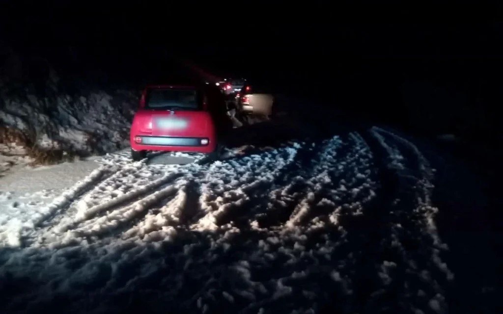 ΕΛΛΑΔΑ - Ιωάννινα: Τουλάχιστον 30 αυτοκίνητα εγκλωβίστηκαν στο Πάπιγκο λόγω ισχυρής χαλαζόπτωσης – Όχημα έπεσε στον γκρεμό ΕΛΛΑΔΑ - Ιωάννινα: Τουλάχιστον 30 αυτοκίνητα εγκλωβίστηκαν στο Πάπιγκο λόγω ισχυρής χαλαζόπτωσης – Όχημα έπεσε στον γκρεμό