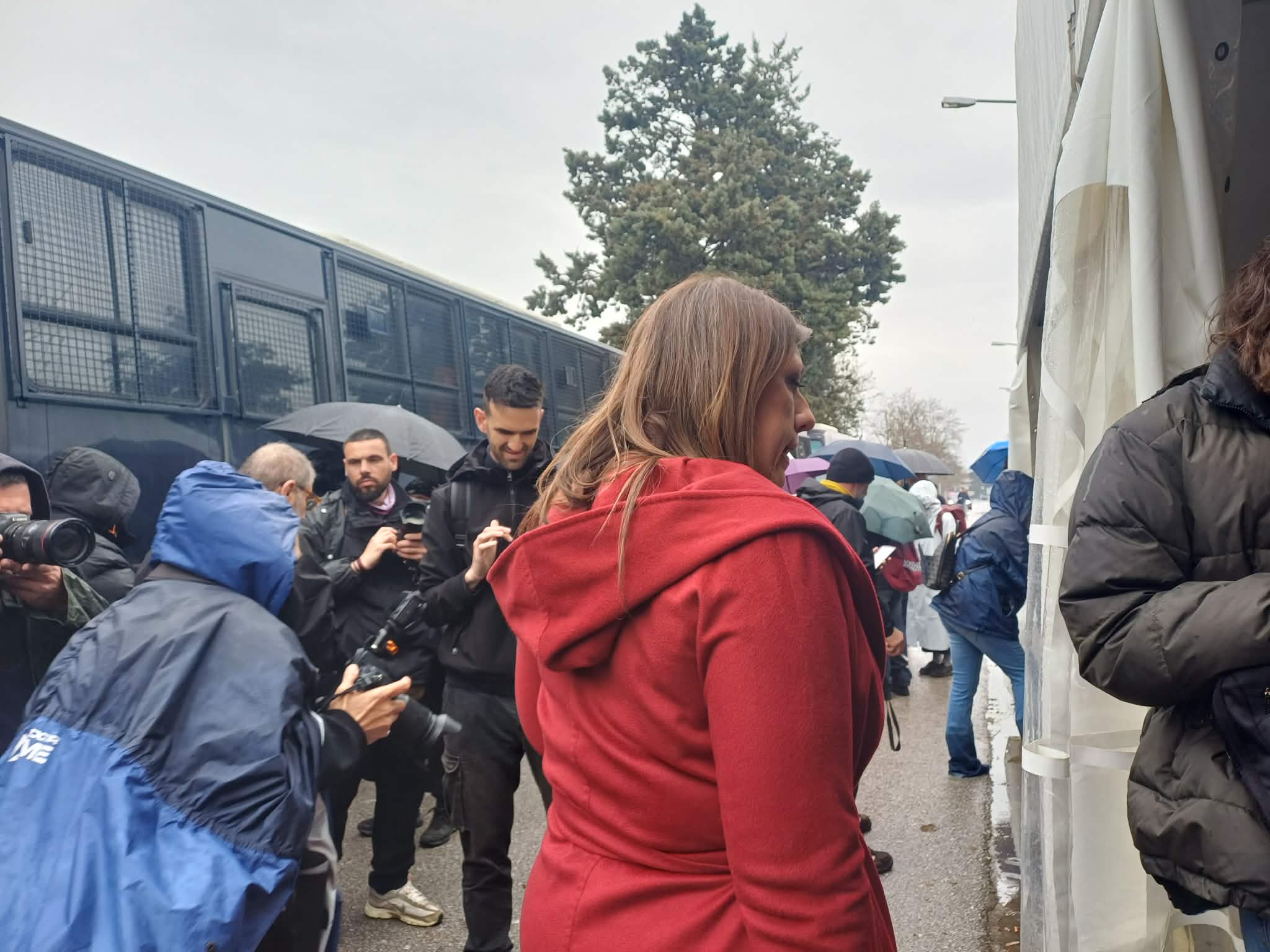 ΛΑΡΙΣΑ - Κωνσταντοπούλου για δίκη Τεμπών: «Αστυνομοκρατία» – Τα βίντεο που ανέβασε στο TikTok μέσα από την αίθουσα ΛΑΡΙΣΑ - Κωνσταντοπούλου για δίκη Τεμπών: «Αστυνομοκρατία» – Τα βίντεο που ανέβασε στο TikTok μέσα από την αίθουσα