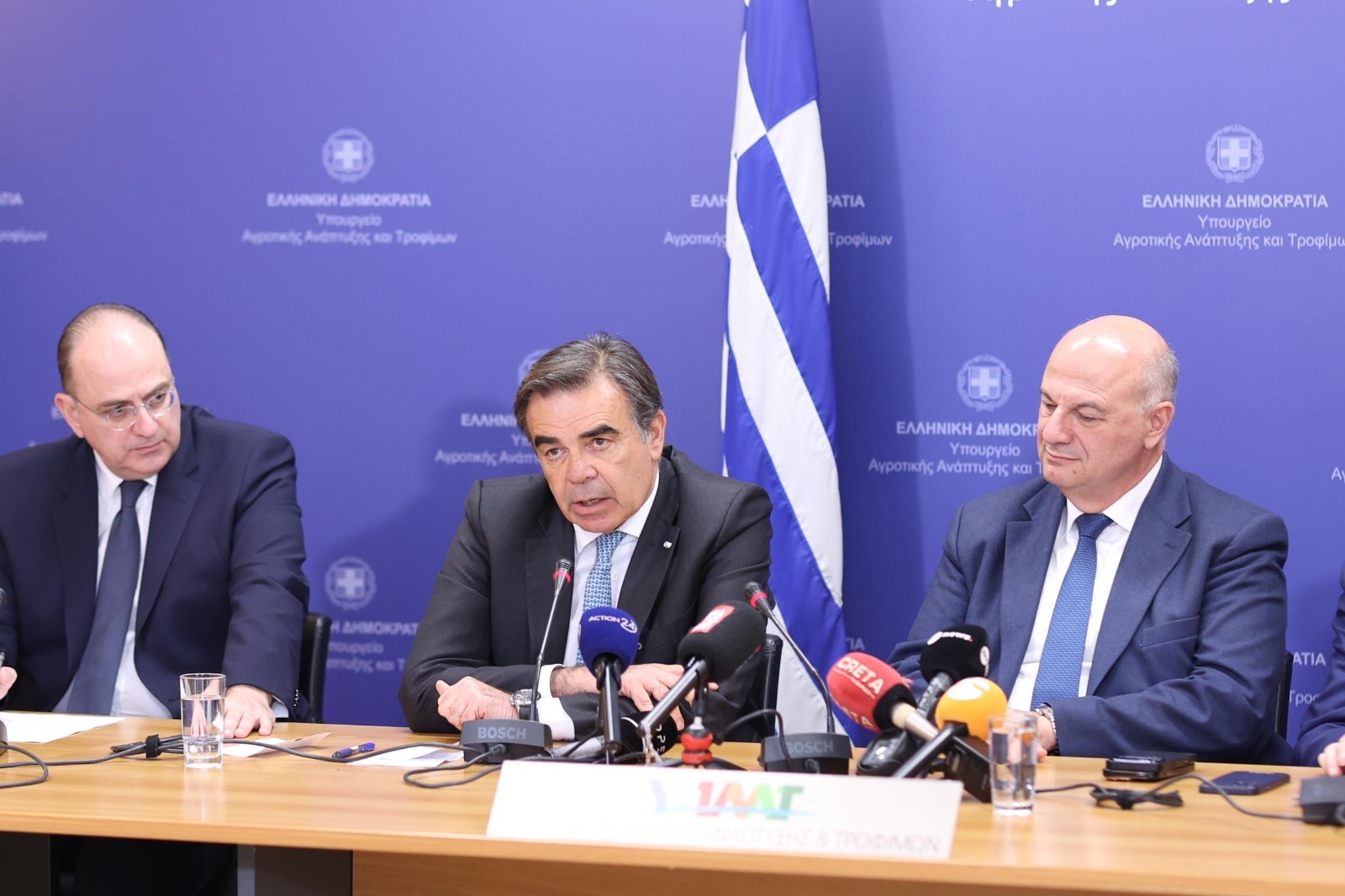 Αγροτικά - Τελετή παράδοσης – παραλαβής στο ΥΠΑΑΤ με την ανάληψη καθηκόντων της νέας πολιτικής ηγεσίας Αγροτικά - Τελετή παράδοσης – παραλαβής στο ΥΠΑΑΤ με την ανάληψη καθηκόντων της νέας πολιτικής ηγεσίας