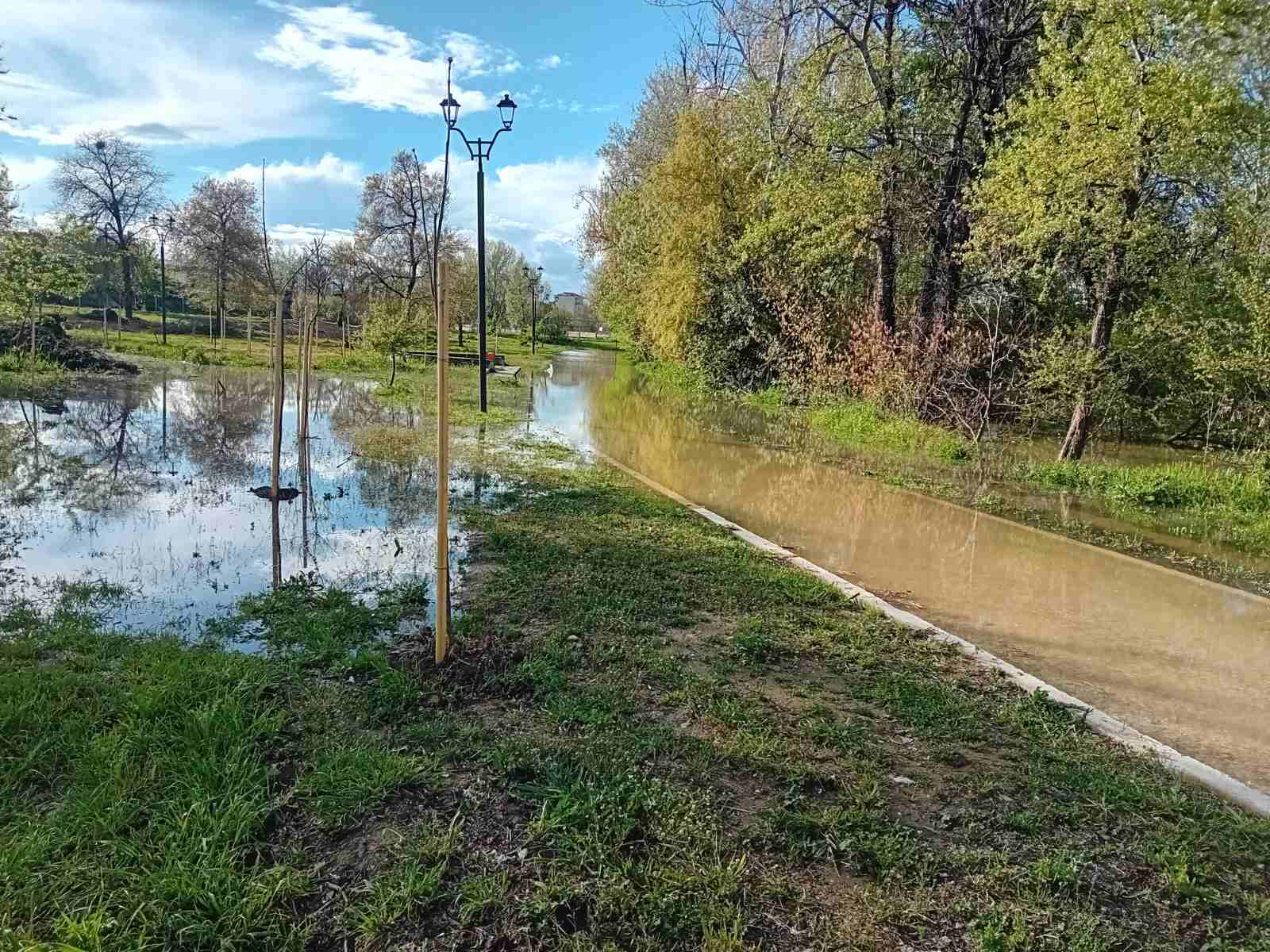 Δήμος Λαρισαίων: Παραμένουν σε ισχύ προληπτικά μέτρα στην εσωτερική κοίτη του Πηνειού λόγω υπερχείλισης (ΦΩΤΟ)