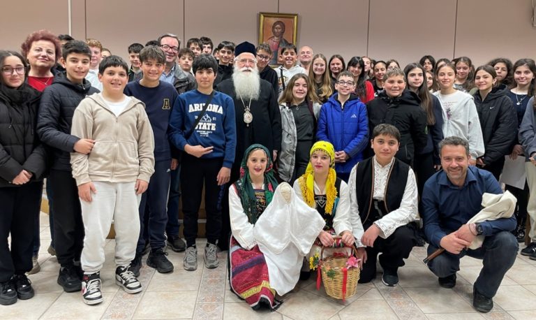 ΒΟΛΟΣ - Επίσκεψη μαθητών του 3ου Γυμνασίου Κομοτηνής στον Μητροπολίτη Δημητριάδος ΒΟΛΟΣ - Επίσκεψη μαθητών του 3ου Γυμνασίου Κομοτηνής στον Μητροπολίτη Δημητριάδος