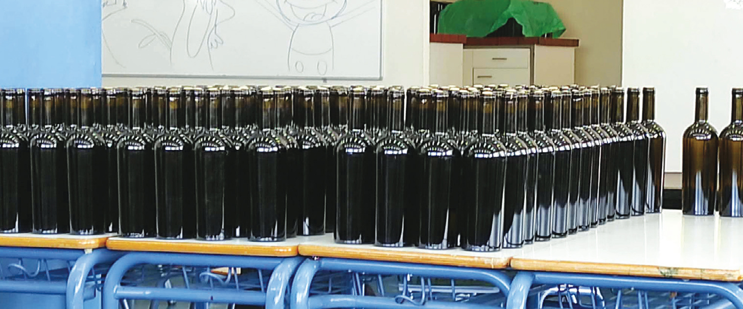 ΚΑΡΔΙΤΣΑ - Οι μαθητές του 1ου ΕΠΑΛ Σοφάδων εμφιάλωσαν κρασί ΚΑΡΔΙΤΣΑ - Οι μαθητές του 1ου ΕΠΑΛ Σοφάδων εμφιάλωσαν κρασί