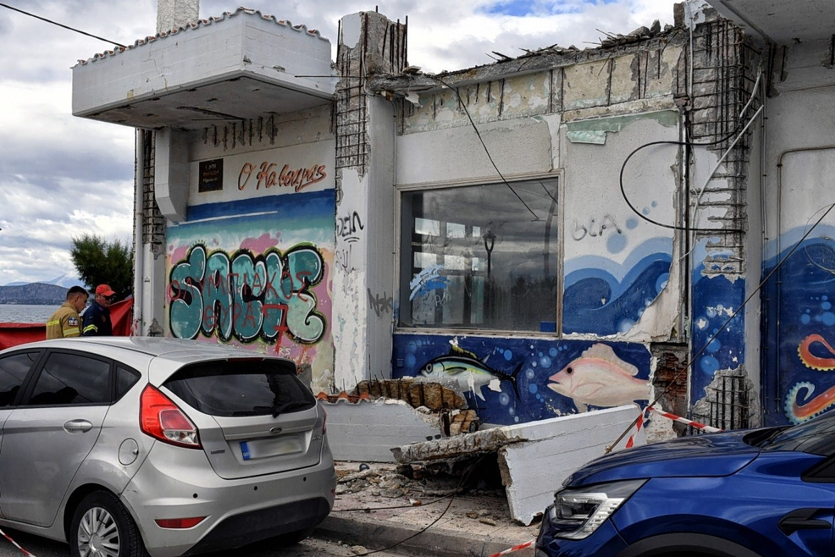 ΕΛΛΑΔΑ - Κόρινθος: Συνελήφθη και ο μηχανικός για την κατάρρευση μπαλκονιού που σκότωσε 43χρονη – Άφαντη η ιδιοκτήτρια ΕΛΛΑΔΑ - Κόρινθος: Συνελήφθη και ο μηχανικός για την κατάρρευση μπαλκονιού που σκότωσε 43χρονη – Άφαντη η ιδιοκτήτρια