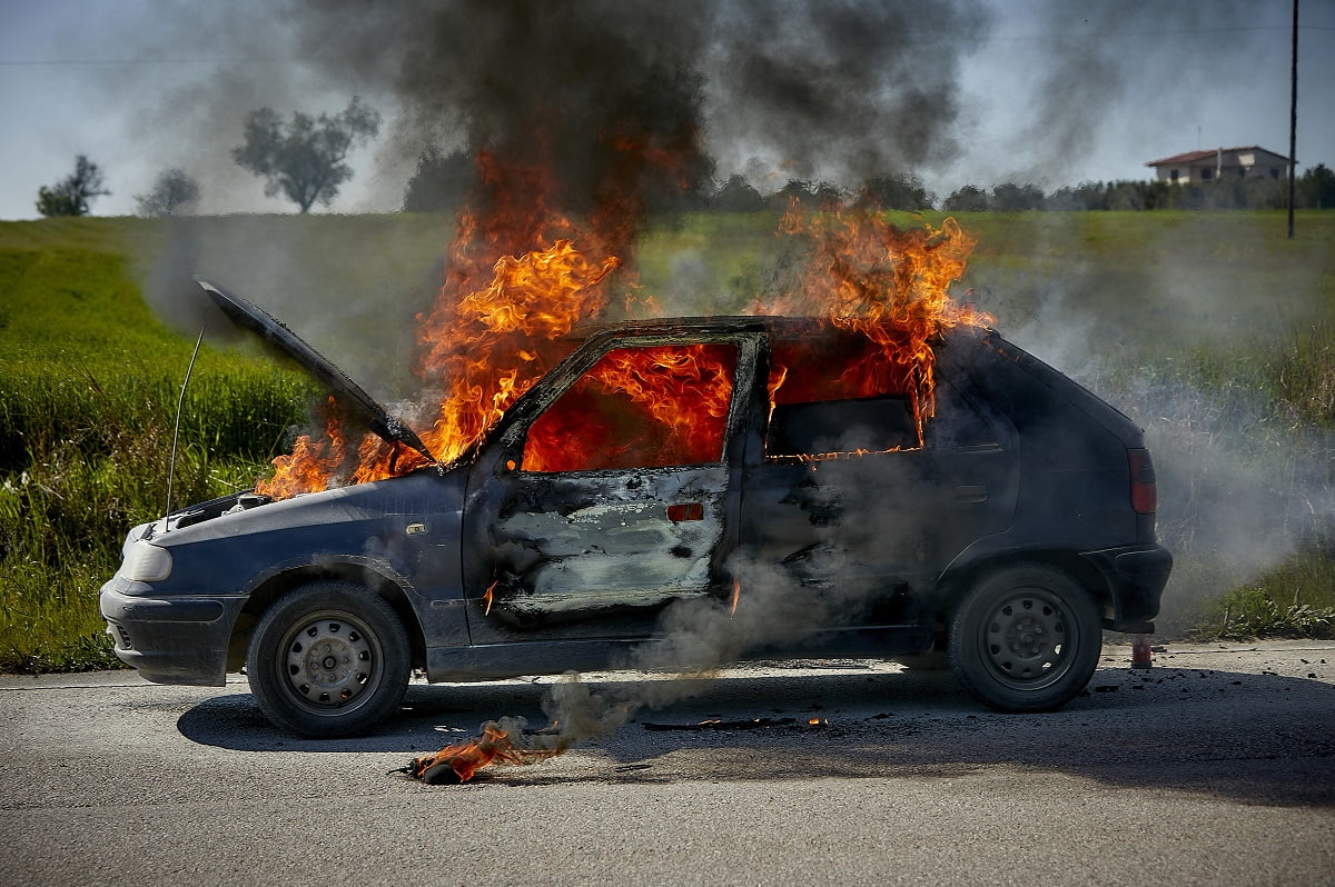 ΛΑΡΙΣΑ - Συναγερμός στην Πυροσβεστική Λάρισας για ΙΧ που τυλίχθηκε στις φλόγες πριν τα διόδια Μακρυχωρίου ΛΑΡΙΣΑ - Συναγερμός στην Πυροσβεστική Λάρισας για ΙΧ που τυλίχθηκε στις φλόγες πριν τα διόδια Μακρυχωρίου