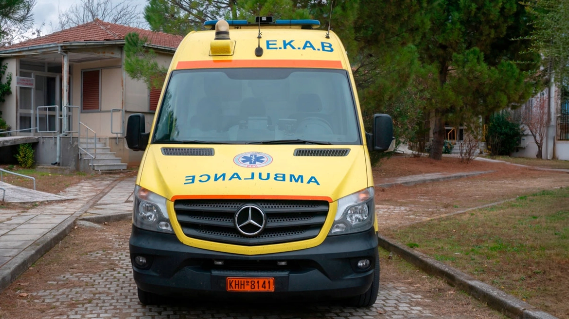 Τραγωδία στα Τρίκαλα: Νεκρή 22χρονη που κατέρρευσε στο σπίτι της μπροστά στους γονείς της