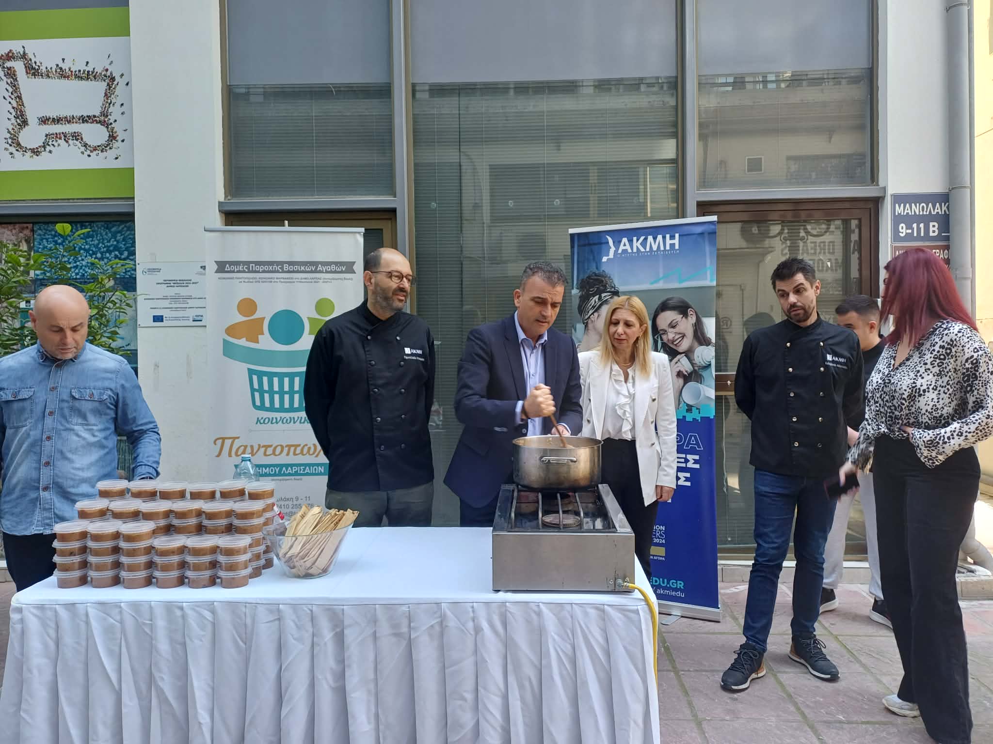 ΛΑΡΙΣΑ - Πασχαλινά δέματα αγάπης από το Κοινωνικό Παντοπωλείο του Δήμου Λαρισαίων (ΦΩΤΟ) ΛΑΡΙΣΑ - Πασχαλινά δέματα αγάπης από το Κοινωνικό Παντοπωλείο του Δήμου Λαρισαίων (ΦΩΤΟ)