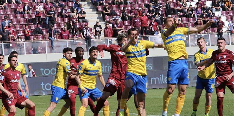 ΑΘΛΗΤΙΚΑ - Ήττα που τη βάζει σε περιπέτειες γνώρισε η ΑΕΛ από τον Παναιτωλικό (1-2) ΑΘΛΗΤΙΚΑ - Ήττα που τη βάζει σε περιπέτειες γνώρισε η ΑΕΛ από τον Παναιτωλικό (1-2)