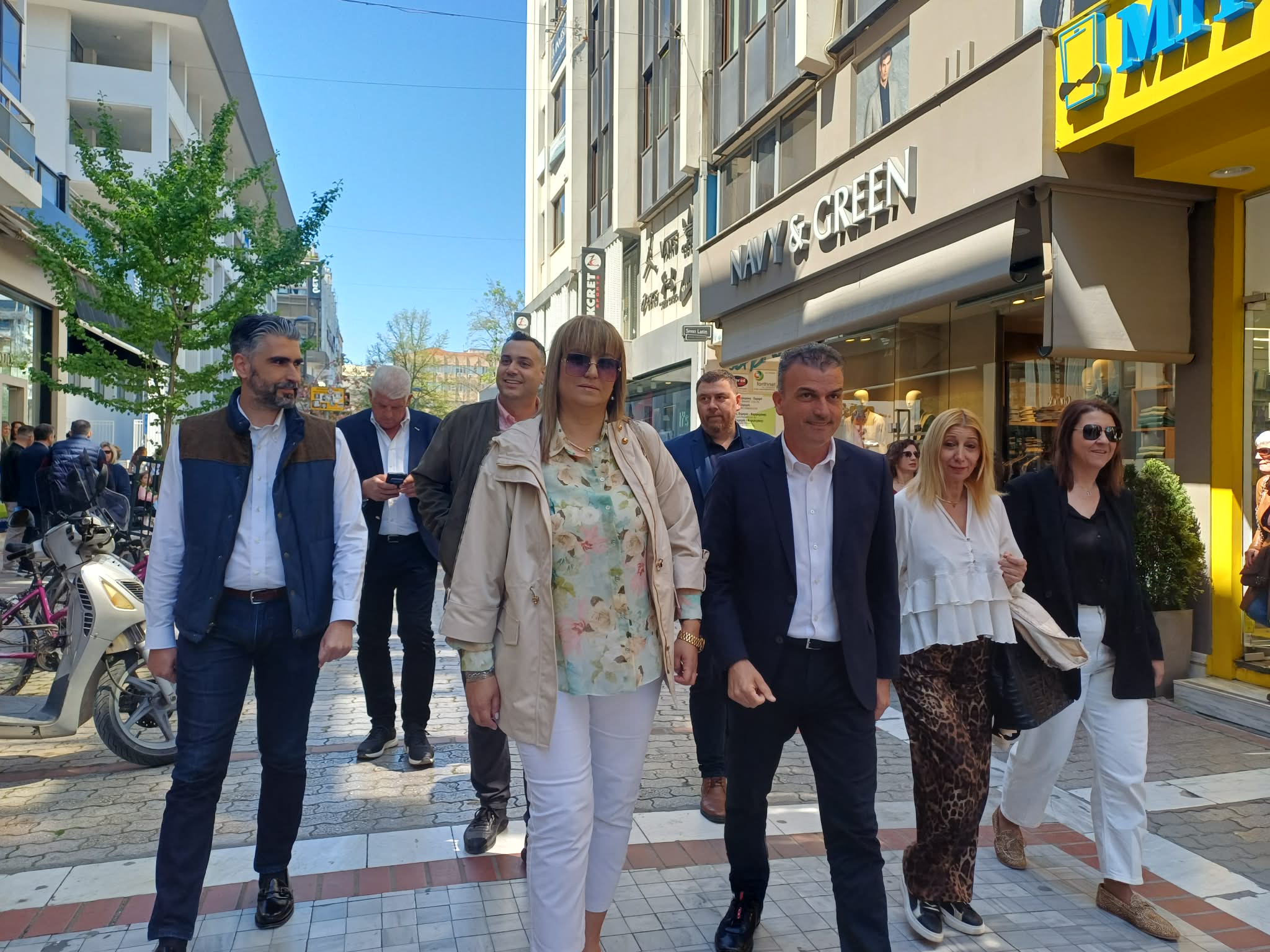 ΛΑΡΙΣΑ - Επίσκεψη δημάρχου στην αγορά της Λάρισας- διαπίστωσε επάρκεια και αντάλλαξε ευχές (ΦΩΤΟ) ΛΑΡΙΣΑ - Επίσκεψη δημάρχου στην αγορά της Λάρισας- διαπίστωσε επάρκεια και αντάλλαξε ευχές (ΦΩΤΟ)