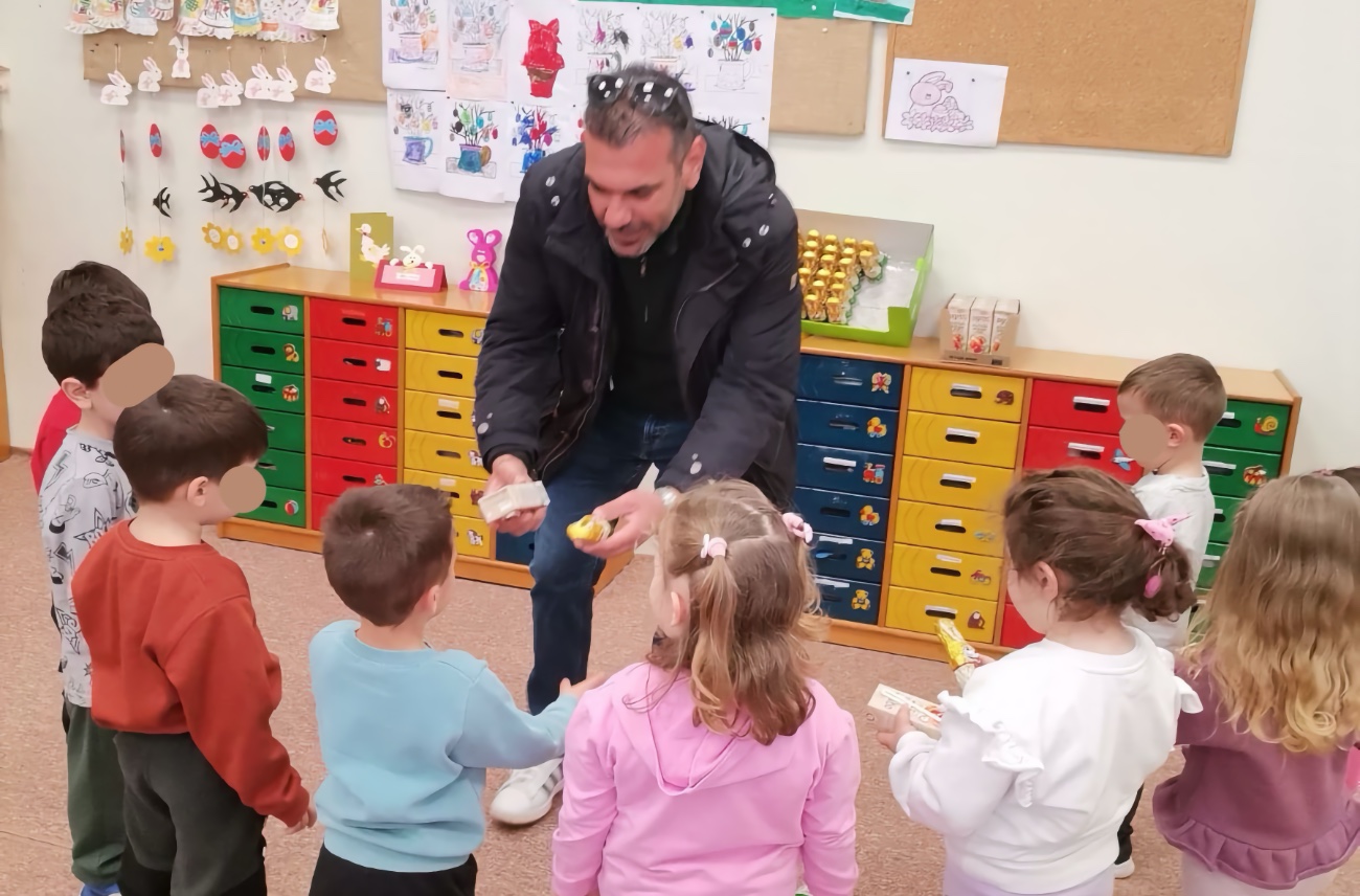 ΛΑΡΙΣΑ - Πασχαλινές ευχές και δώρα στους Παιδικούς Σταθμούς του Δήμου Φαρσάλων ΛΑΡΙΣΑ - Πασχαλινές ευχές και δώρα στους Παιδικούς Σταθμούς του Δήμου Φαρσάλων