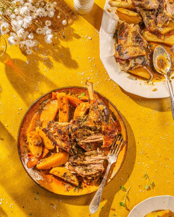 ΣΥΓΧΡΟΝΗ ΖΩΗ - Αρνί μαϊντανάτο, κερκυραϊκό ΣΥΓΧΡΟΝΗ ΖΩΗ - Αρνί μαϊντανάτο, κερκυραϊκό