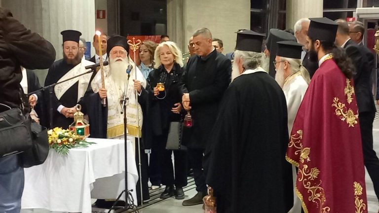 ΒΟΛΟΣ - Στο αεροδρόμιο της Νέας Αγχιάλου Βόλου το Άγιο Φως ΒΟΛΟΣ - Στο αεροδρόμιο της Νέας Αγχιάλου Βόλου το Άγιο Φως