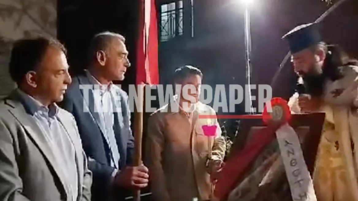 ΒΟΛΟΣ - Μαγνησία: Ιερέας δεν έλεγε το «Χριστός Ανέστη» μέχρι να σταματήσουν τα πυροτεχνήματα ΒΟΛΟΣ - Μαγνησία: Ιερέας δεν έλεγε το «Χριστός Ανέστη» μέχρι να σταματήσουν τα πυροτεχνήματα