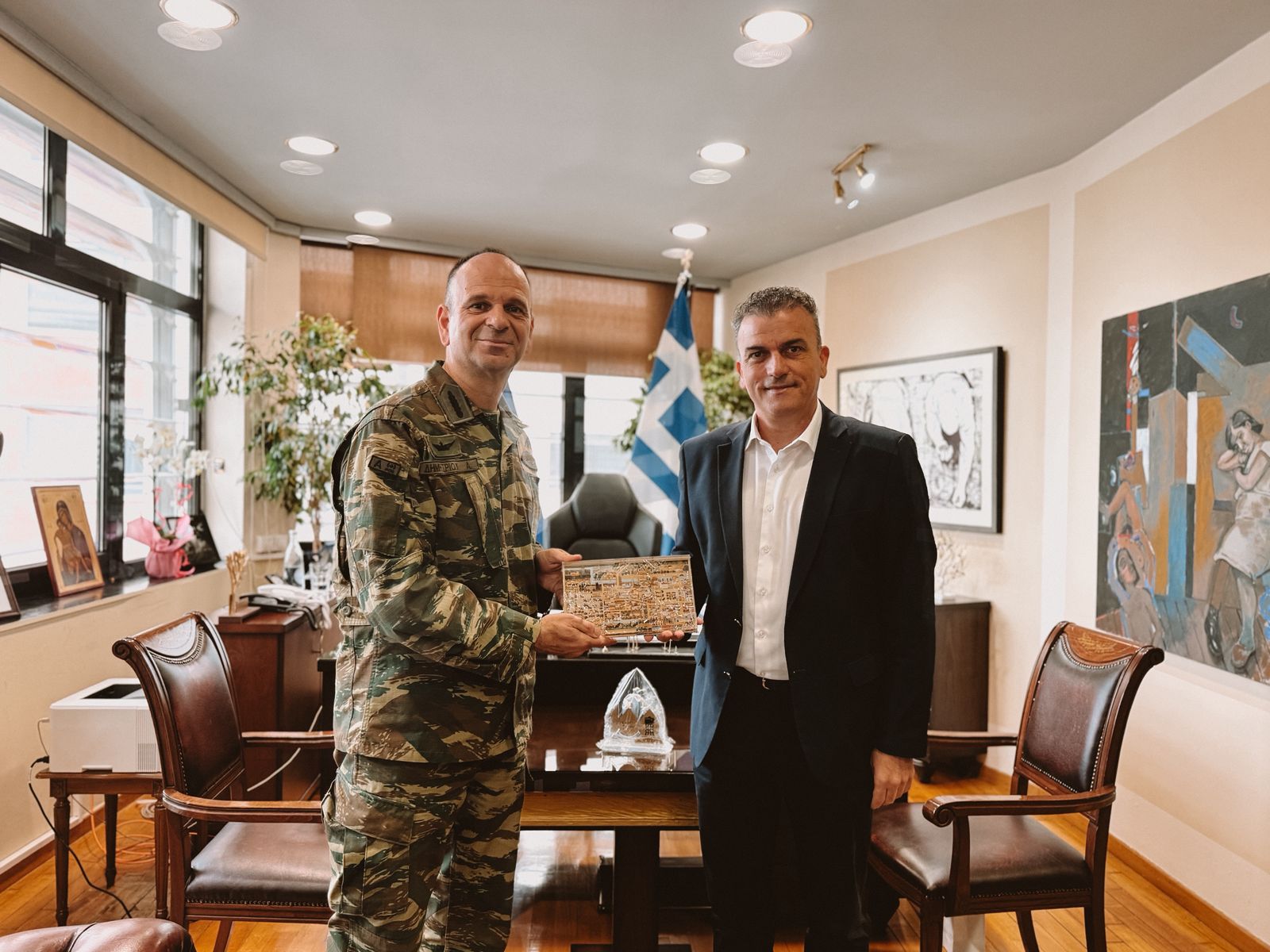 ΛΑΡΙΣΑ - Συνάντηση με τον Διοικητή της 1ης ΤΑΞΑΣ είχε ο Δήμαρχος Λαρισαίων – Συνεργασία για κοινές δράσεις και πρωτοβουλίες ΛΑΡΙΣΑ - Συνάντηση με τον Διοικητή της 1ης ΤΑΞΑΣ είχε ο Δήμαρχος Λαρισαίων – Συνεργασία για κοινές δράσεις και πρωτοβουλίες