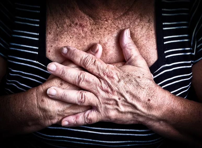 ΒΟΛΟΣ - Πήλιο: 35χρονος λήστεψε τους γονείς του – Αρπαξε το κόσμημα από τον λαιμό της μητέρα του και χρήματα από τον πατέρα του ΒΟΛΟΣ - Πήλιο: 35χρονος λήστεψε τους γονείς του – Αρπαξε το κόσμημα από τον λαιμό της μητέρα του και χρήματα από τον πατέρα του