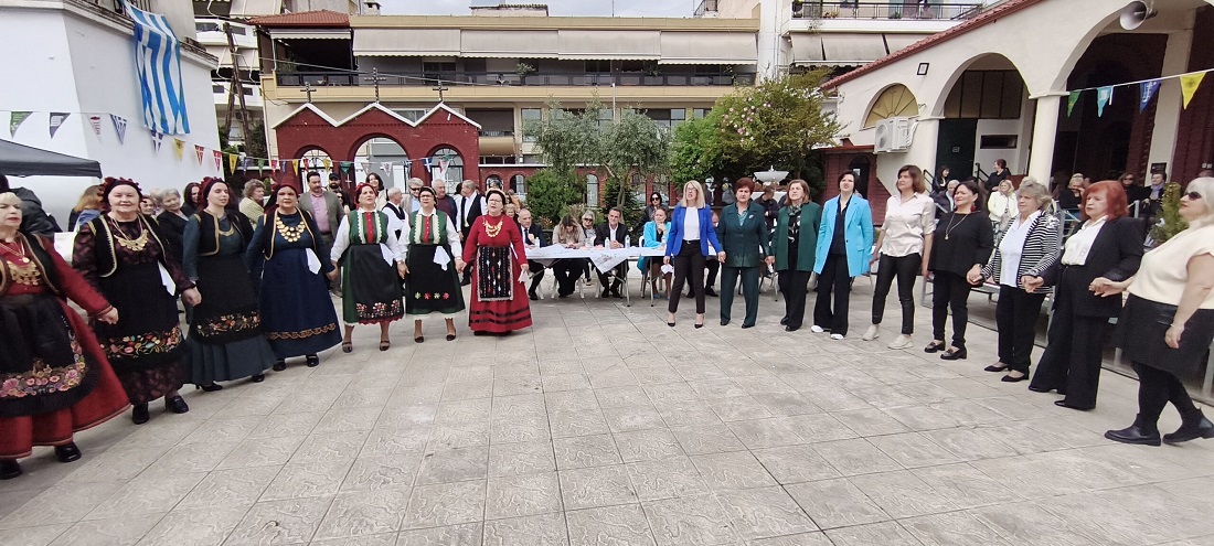 ΚΑΡΔΙΤΣΑ - Το “Σεργιάνι” των Καμινάδων συγκίνησε τους Καρδιτσιώτες (ΦΩTO) ΚΑΡΔΙΤΣΑ - Το “Σεργιάνι” των Καμινάδων συγκίνησε τους Καρδιτσιώτες (ΦΩTO)