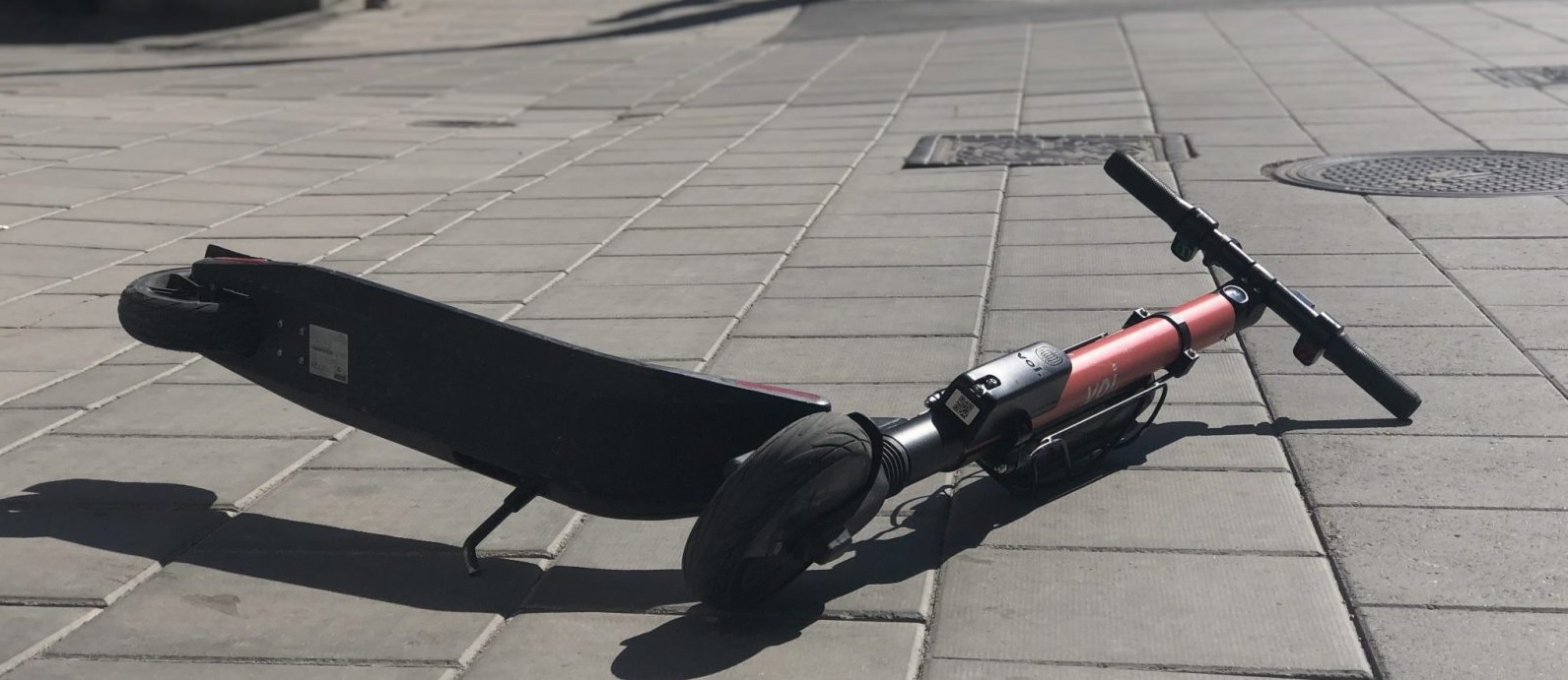 Συγκρούστηκαν ΙΧ με πατίνι στη Λάρισα- τραυματίστηκε ο οδηγός του δίκυκλου