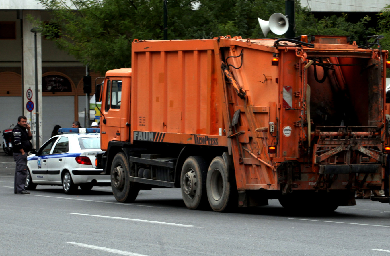 ΕΛΛΑΔΑ - Θεσσαλονίκη: Άστεγος κοιμόταν σε κάδο σκουπιδιών και κατέληξε στην πρέσα απορριμματοφόρου κατά την αποκομιδή ΕΛΛΑΔΑ - Θεσσαλονίκη: Άστεγος κοιμόταν σε κάδο σκουπιδιών και κατέληξε στην πρέσα απορριμματοφόρου κατά την αποκομιδή