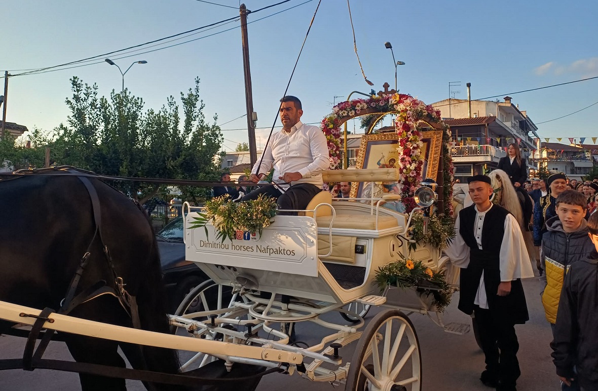 ΛΑΡΙΣΑ - Με άλογα η περιφορά της εικόνας και στον Άγιο Γεώργιο Γιάννουλης-πλήθος πιστών στον εσπερινό (ΦΩΤΟ+video) ΛΑΡΙΣΑ - Με άλογα η περιφορά της εικόνας και στον Άγιο Γεώργιο Γιάννουλης-πλήθος πιστών στον εσπερινό (ΦΩΤΟ+video)