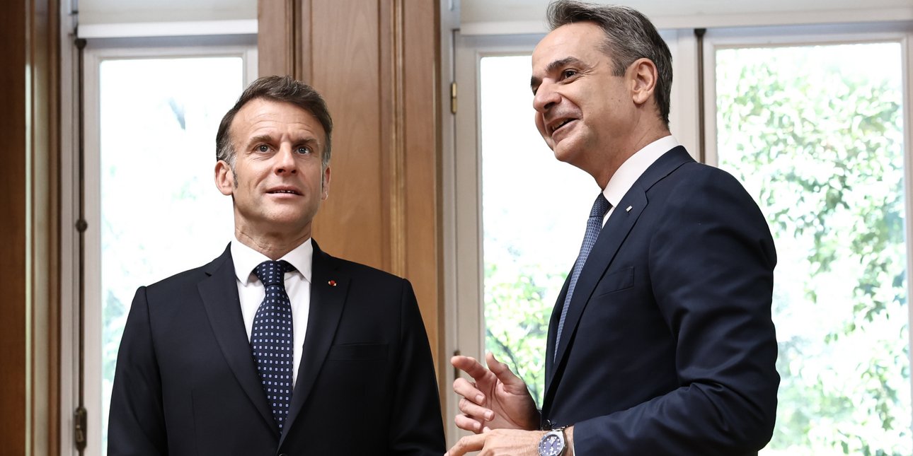 ΠΟΛΙΤΙΚΗ - Politico: Μακρόν και Μητσοτάκης ζητούν παράταση της αποπληρωμής του χρέους λόγω Covid και νέα ευρωομόλογα ΠΟΛΙΤΙΚΗ - Politico: Μακρόν και Μητσοτάκης ζητούν παράταση της αποπληρωμής του χρέους λόγω Covid και νέα ευρωομόλογα