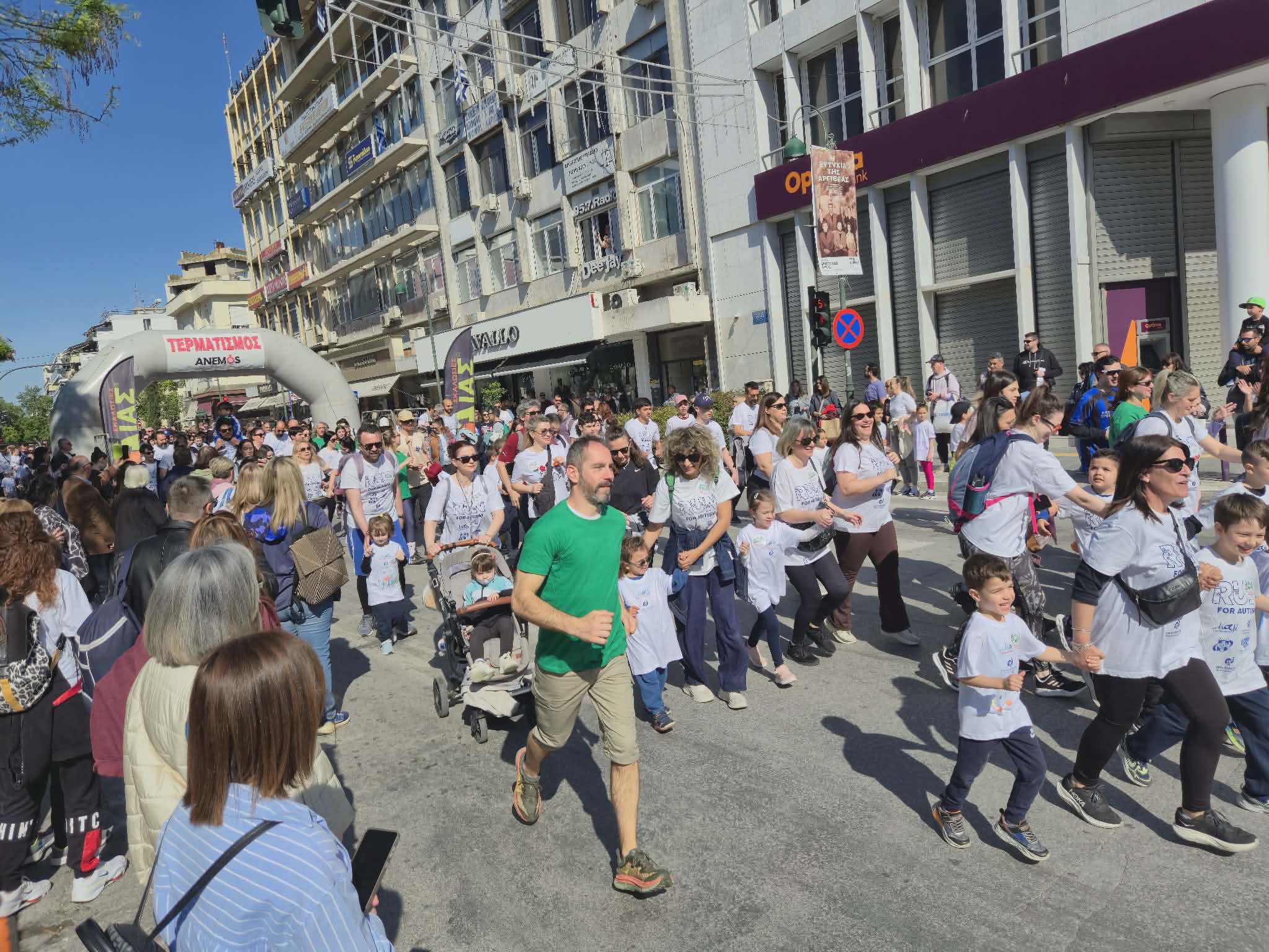 Η Λάρισα σήμερα απλώνει μια τεράστια αγκαλιά στον 4ο Αγώνα Δρόμου Run For Autism Larissa 2026 (ΦΩΤΟ)
