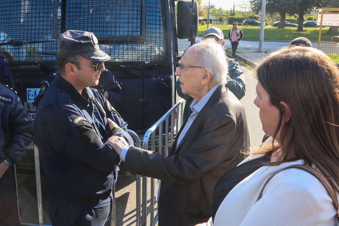ΛΑΡΙΣΑ - Αποβολή του ελληνικού δημοσίου από την υποστήριξη της κατηγορίας ζητούν συνήγοροι των θυμάτων στη δίκη των Τεμπών ΛΑΡΙΣΑ - Αποβολή του ελληνικού δημοσίου από την υποστήριξη της κατηγορίας ζητούν συνήγοροι των θυμάτων στη δίκη των Τεμπών