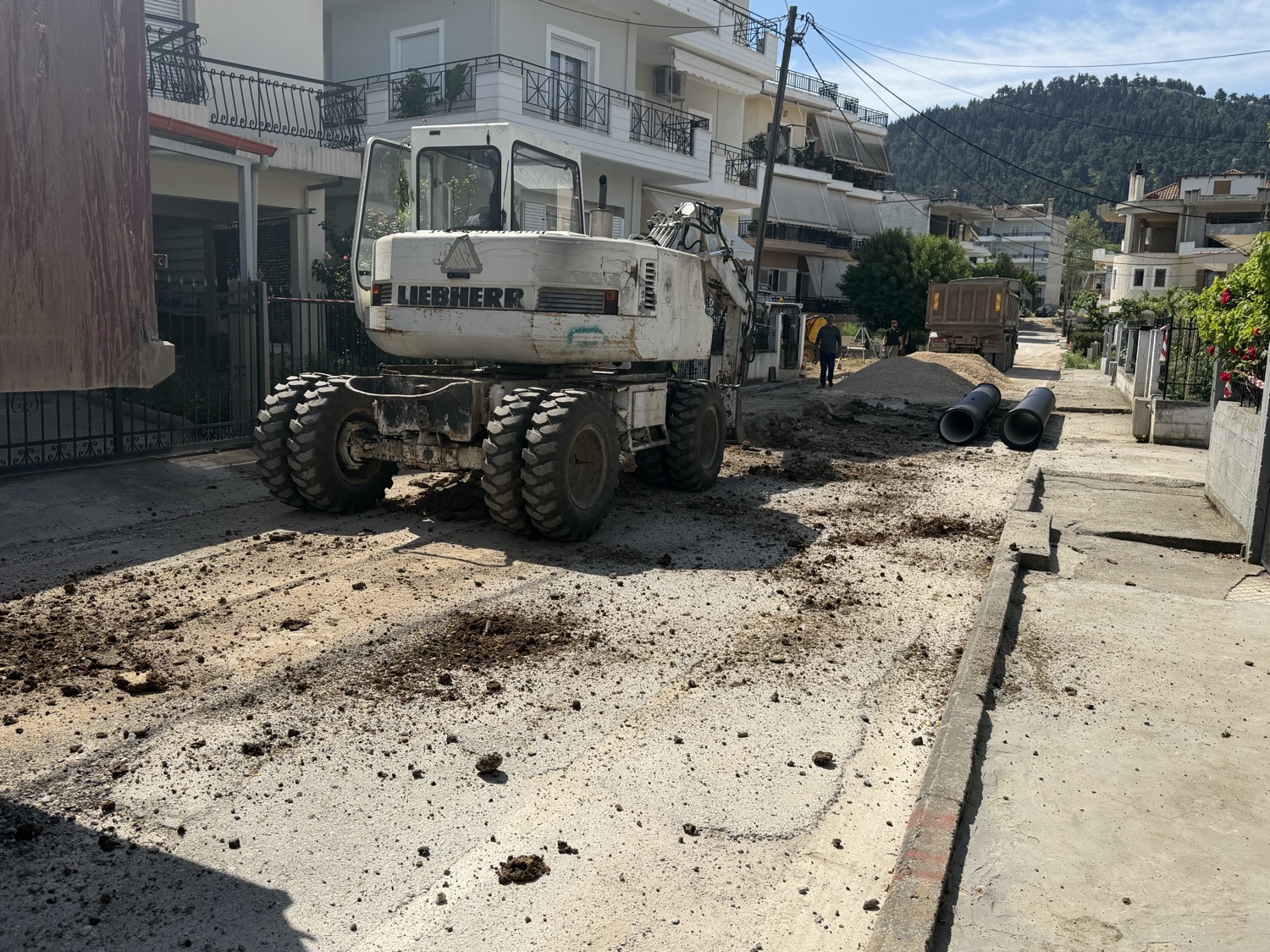 ΛΑΡΙΣΑ - Έργα αποχέτευσης και ασφαλτόστρωσης σε εξέλιξη στα Φάρσαλα ΛΑΡΙΣΑ - Έργα αποχέτευσης και ασφαλτόστρωσης σε εξέλιξη στα Φάρσαλα