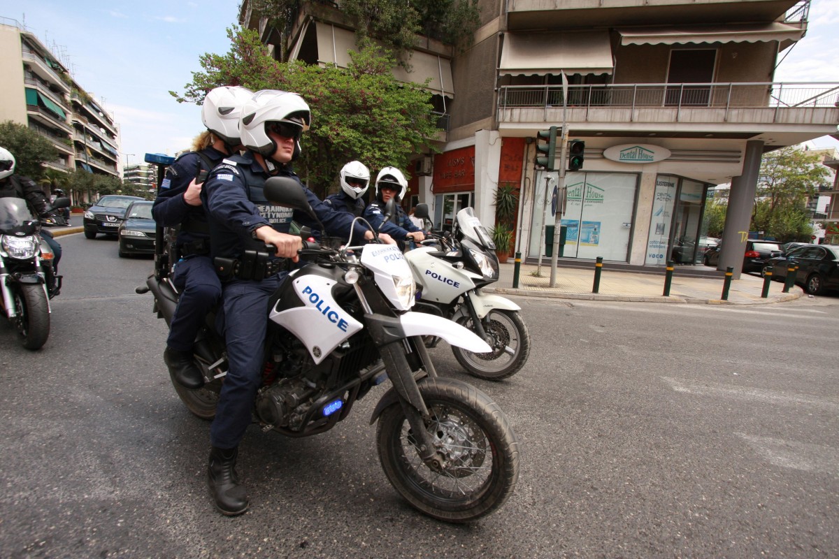 ΛΑΡΙΣΑ - Πως εξαπάτησαν Λαρισαίο και του απέσπασαν 16.000 ευρώ σε χρήματα και κοσμήματα, «μαϊμού» γιατροί και αστυνομικοί ΛΑΡΙΣΑ - Πως εξαπάτησαν Λαρισαίο και του απέσπασαν 16.000 ευρώ σε χρήματα και κοσμήματα, «μαϊμού» γιατροί και αστυνομικοί