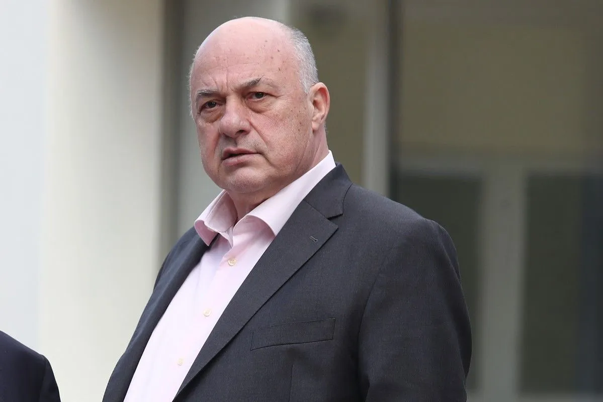 Ξέσπασε ο Δημήτρης Πλακιάς κατά Μπέου: Πολύ άντρας το παίζει, αλλά μόνο με μπράβους τον βλέπω Ξέσπασε ο Δημήτρης Πλακιάς κατά Μπέου: Πολύ άντρας το παίζει, αλλά μόνο με μπράβους τον βλέπω