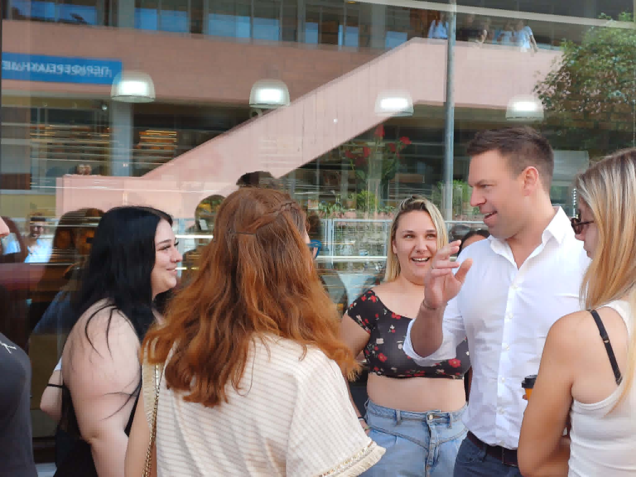Στη Λάρισα ο Στέφανος Κασσελάκης συναντήθηκε με εργαζόμενους στη ΔΥΠΑ (ΦΩΤΟ)